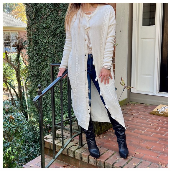 #17 Winter White Toggle Button Long Fabulous Sweater Cardigan - Picture 7 of 8
